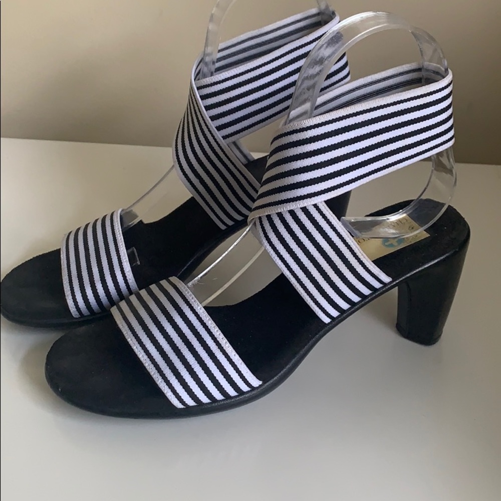 Charleston Shoe Co Black White Striped Heels sz 6